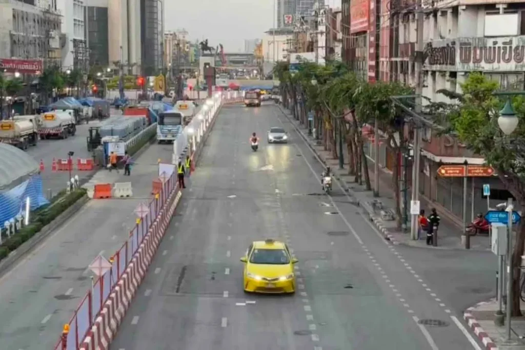 Bangkok Tunnel Leak: Prajadhipok Road Sections Reopen After Subsidence