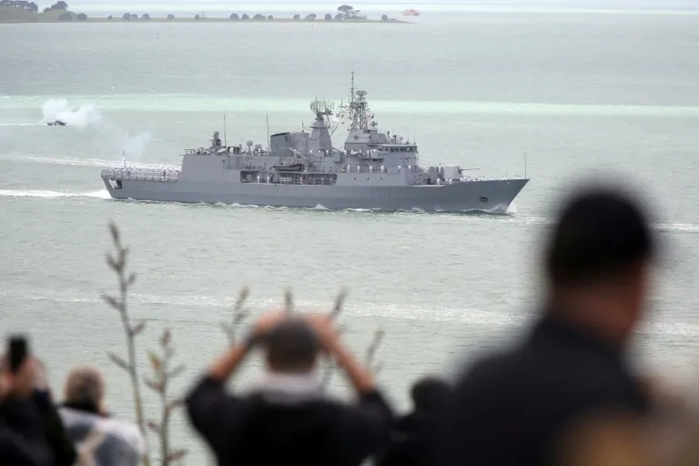 New Zealand Navy Ships Safely Traverse Taiwan Strait